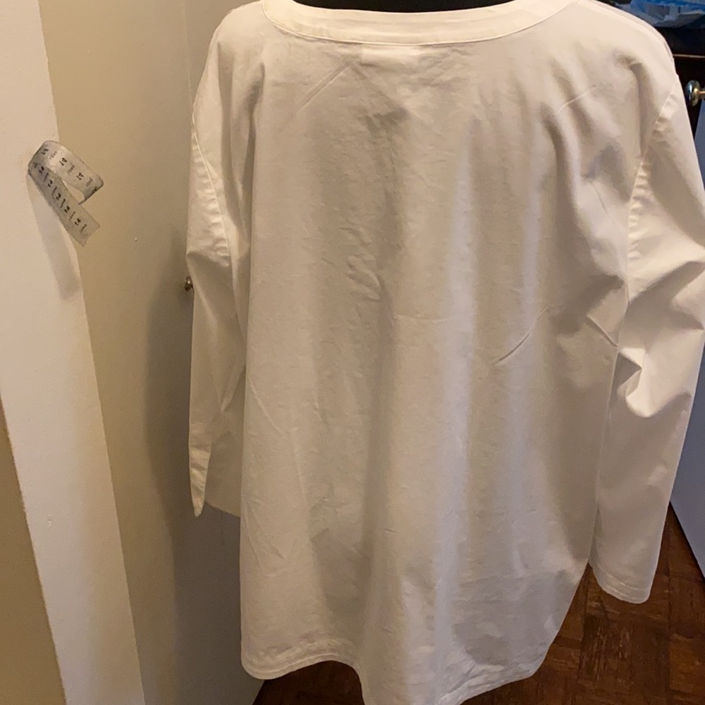 White top - Picture 2 of 3